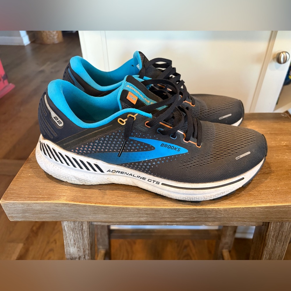 Brooks Adrenaline GTS 22 Running Shoes Men's size 11 Trainers Walking Workout